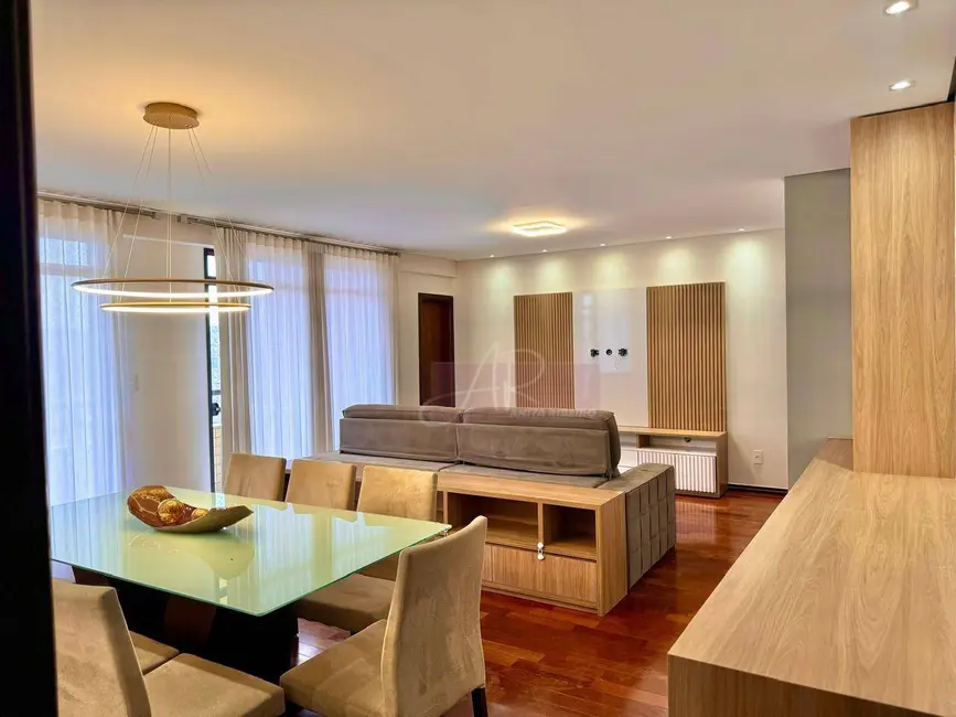 Foto 2 de Apartamento com 3 quartos à venda, 133m2 em Centro, Pouso Alegre - MG