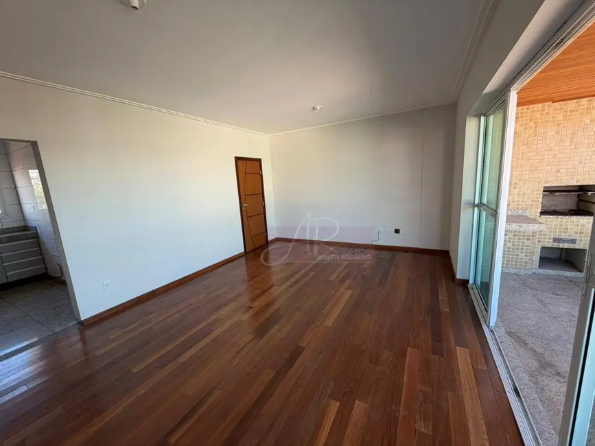 Foto 4 de Apartamento com 3 quartos à venda, 120m2 em Centro, Pouso Alegre - MG