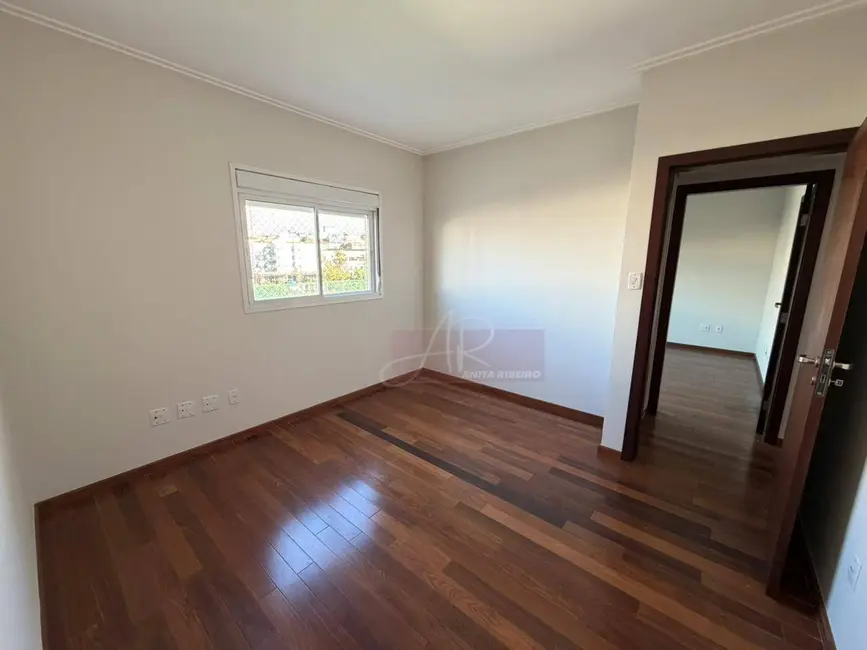 Foto 6 de Apartamento com 3 quartos à venda, 120m2 em Centro, Pouso Alegre - MG