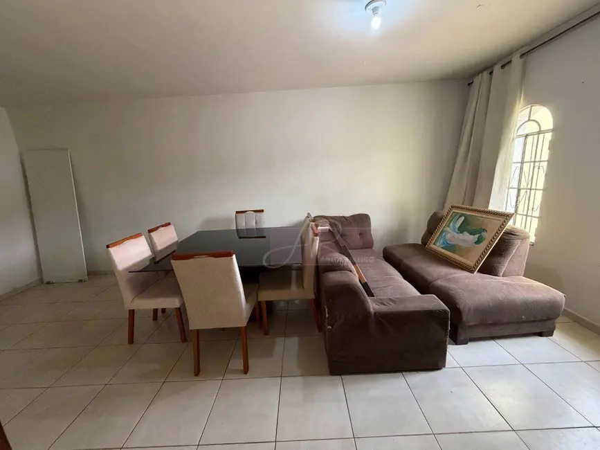 Foto 4 de Casa com 4 quartos à venda, 192m2 em Jardim Olímpico, Pouso Alegre - MG