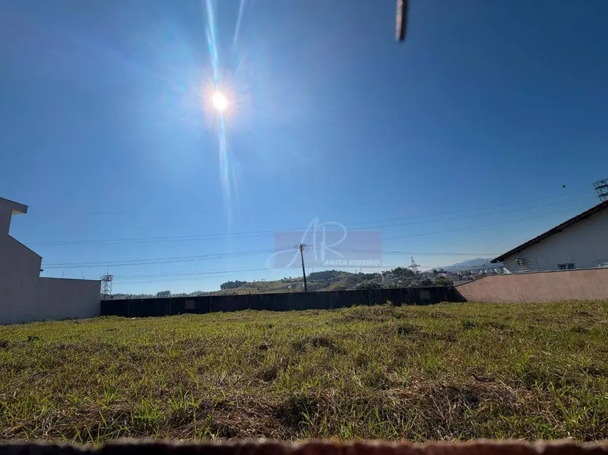 Foto 2 de Terreno / Lote à venda, 940m2 em Pouso Alegre - MG