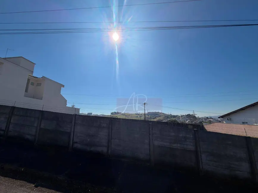 Foto 1 de Terreno / Lote à venda, 940m2 em Pouso Alegre - MG