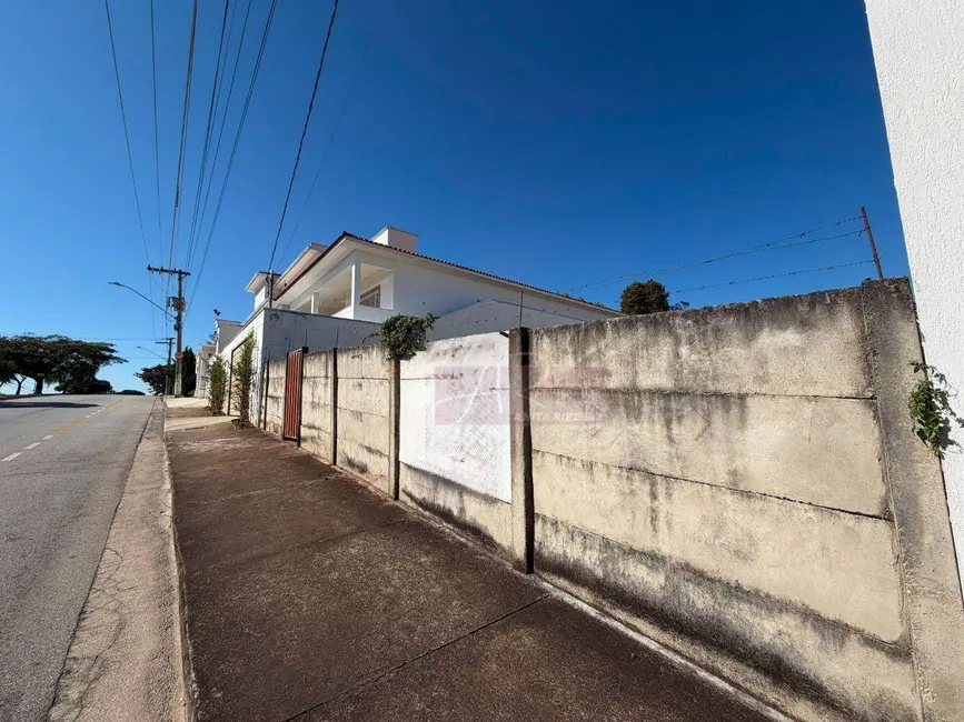 Foto 1 de Terreno / Lote à venda, 418m2 em Pouso Alegre - MG