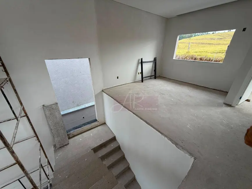 Foto 9 de Casa com 4 quartos à venda, 220m2 em Pouso Alegre - MG