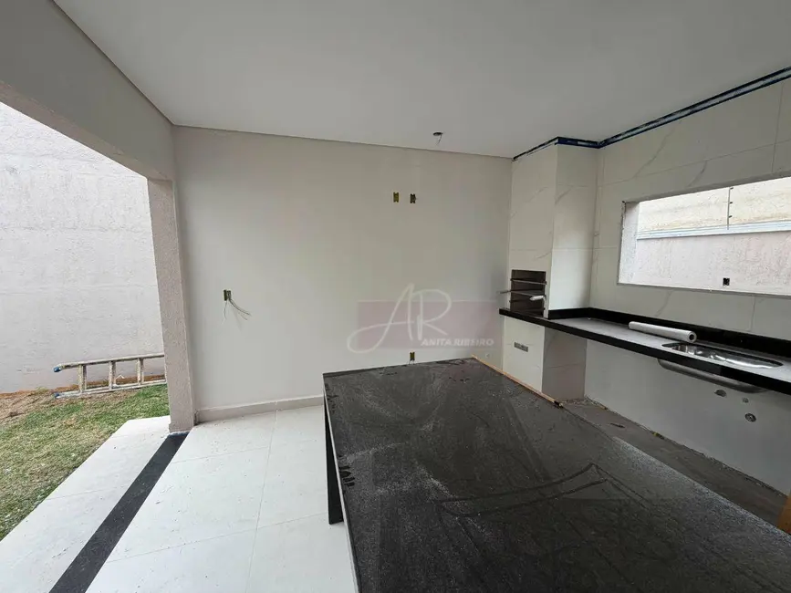 Foto 4 de Casa com 4 quartos à venda, 220m2 em Pouso Alegre - MG
