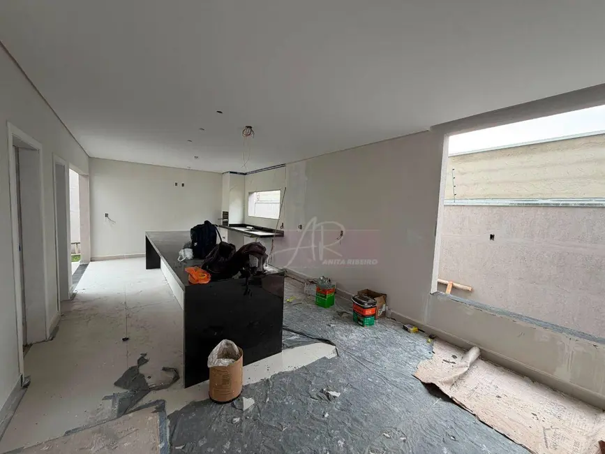 Foto 2 de Casa com 4 quartos à venda, 220m2 em Pouso Alegre - MG