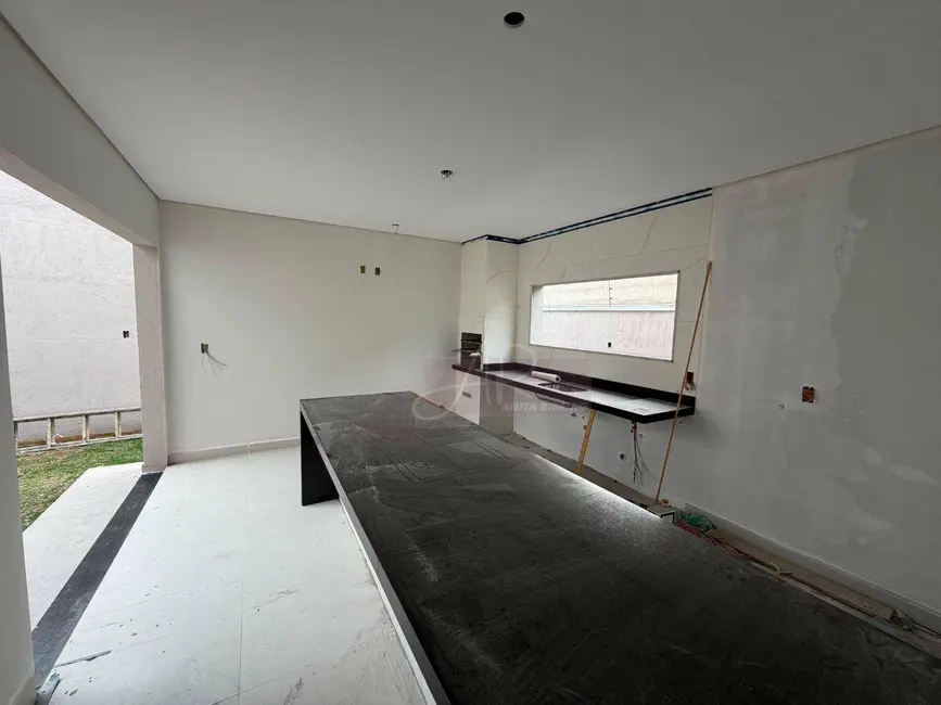 Foto 1 de Casa com 4 quartos à venda, 220m2 em Pouso Alegre - MG