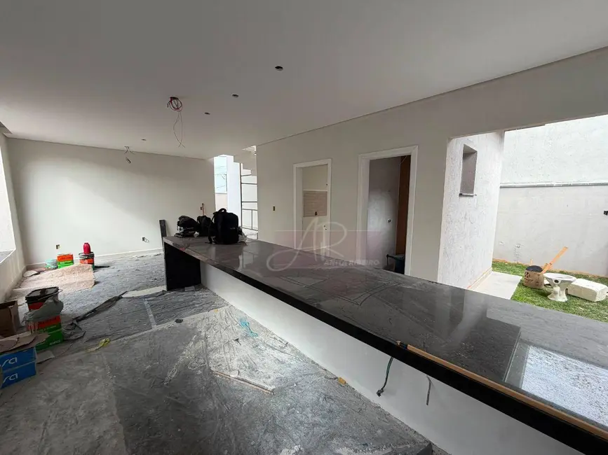 Foto 3 de Casa com 4 quartos à venda, 220m2 em Pouso Alegre - MG