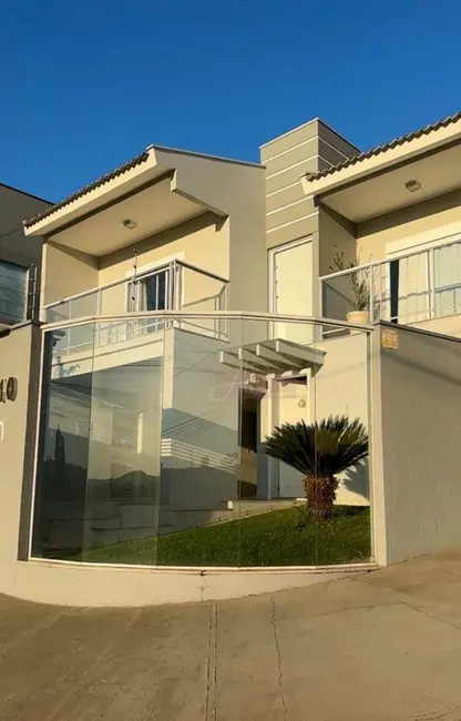 Casa com 4 quartos à venda, 323m2 em Pousada dos Campos III, Pouso Alegre - MG - imagem 1 Foto 1 de Casa com 4 quartos à venda, 323m2 em Pousada dos Campos III, Pouso Alegre - MG