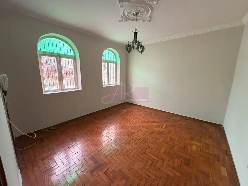 Foto 4 de Casa com 4 quartos à venda, 275m2 em Centro, Pouso Alegre - MG