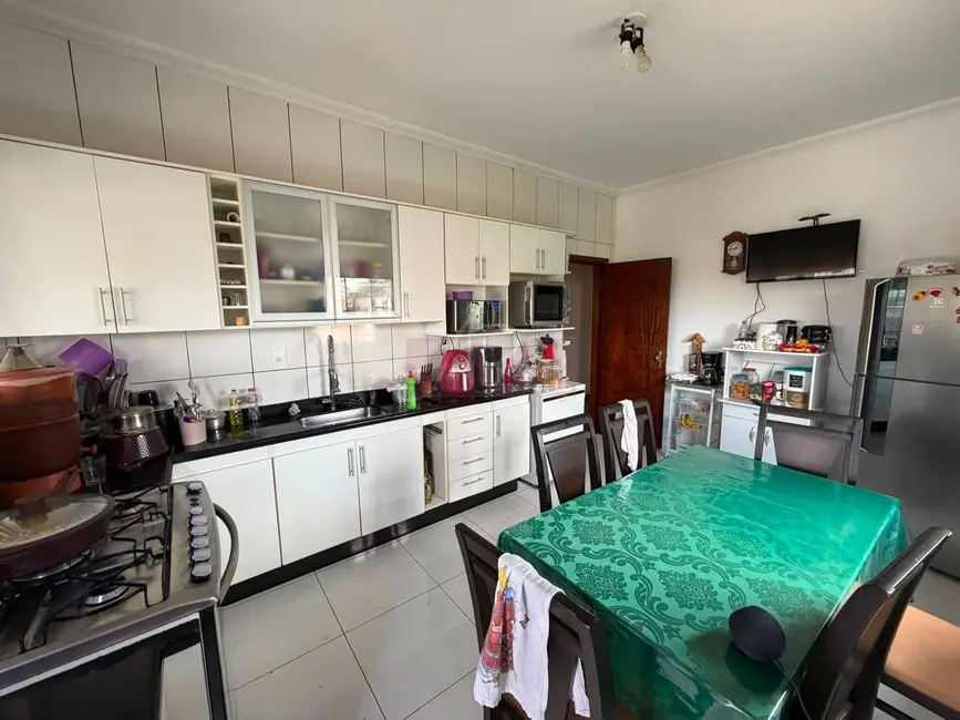 Casa com 4 quartos à venda, 220m2 em Centro, Pouso Alegre - MG - imagem 4 Foto 4 de Casa com 4 quartos à venda, 220m2 em Centro, Pouso Alegre - MG