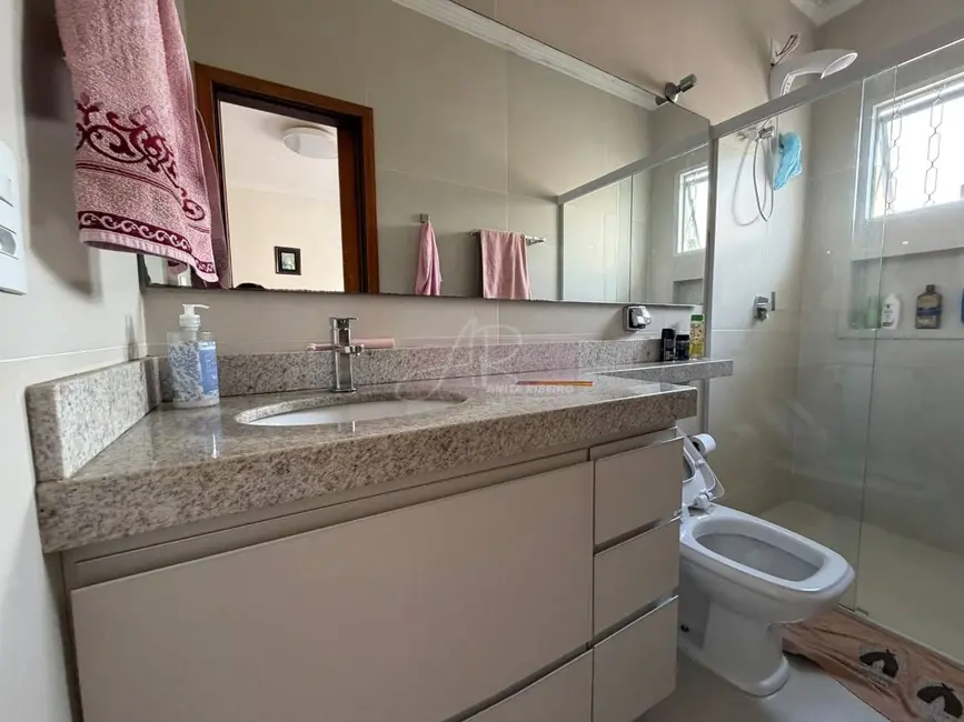 Casa com 4 quartos à venda, 220m2 em Centro, Pouso Alegre - MG - imagem 5 Foto 5 de Casa com 4 quartos à venda, 220m2 em Centro, Pouso Alegre - MG