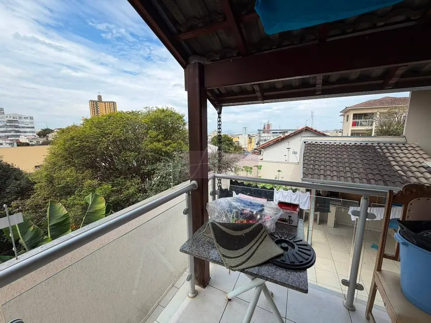Casa com 4 quartos à venda, 220m2 em Centro, Pouso Alegre - MG - imagem 1 Foto 1 de Casa com 4 quartos à venda, 220m2 em Centro, Pouso Alegre - MG