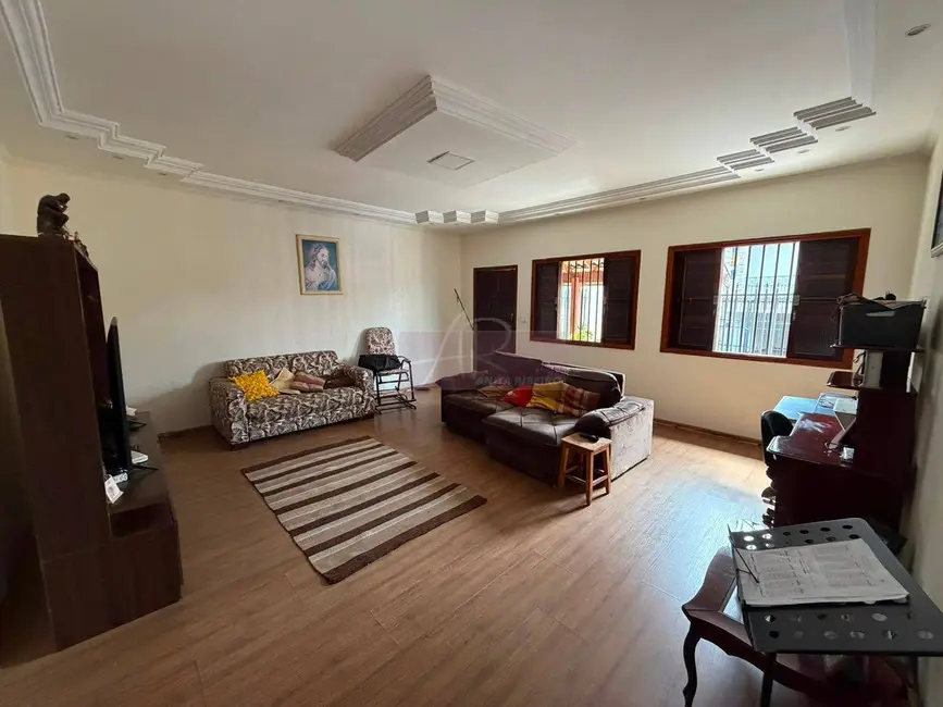 Casa com 4 quartos à venda, 220m2 em Centro, Pouso Alegre - MG - imagem 2 Foto 2 de Casa com 4 quartos à venda, 220m2 em Centro, Pouso Alegre - MG