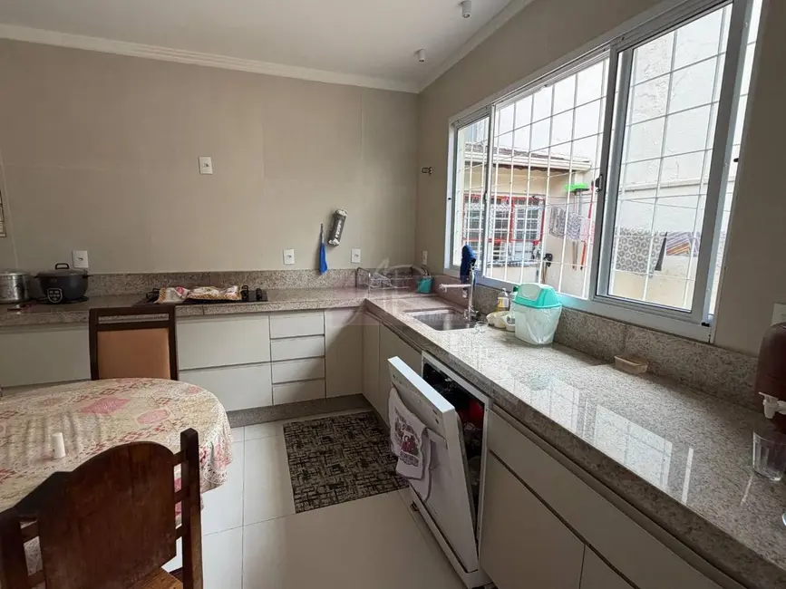 Foto 4 de Casa com 3 quartos à venda, 191m2 em Centro, Pouso Alegre - MG