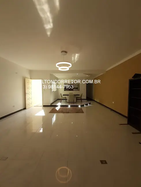 Foto 3 de Casa com 3 quartos à venda, 106m2 em Maracanã, Praia Grande - SP