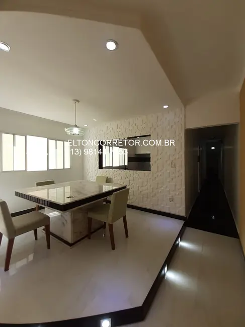 Foto 4 de Casa com 3 quartos à venda, 106m2 em Maracanã, Praia Grande - SP