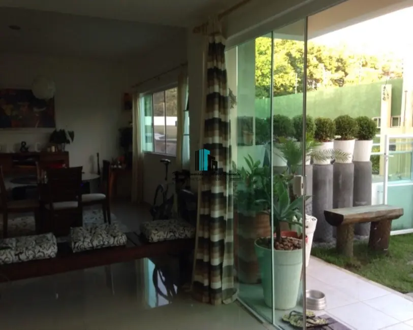 Foto 2 de Casa de Condomínio com 4 quartos à venda em Lauro De Freitas - BA