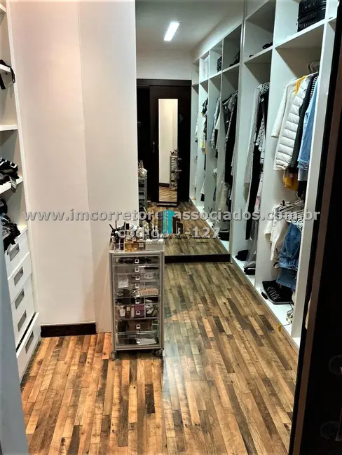 Apartamento com 3 quartos para alugar, 288m2 em Vitória, Salvador - BA - imagem 8 Foto 8 de Apartamento com 3 quartos para alugar, 288m2 em Vitória, Salvador - BA