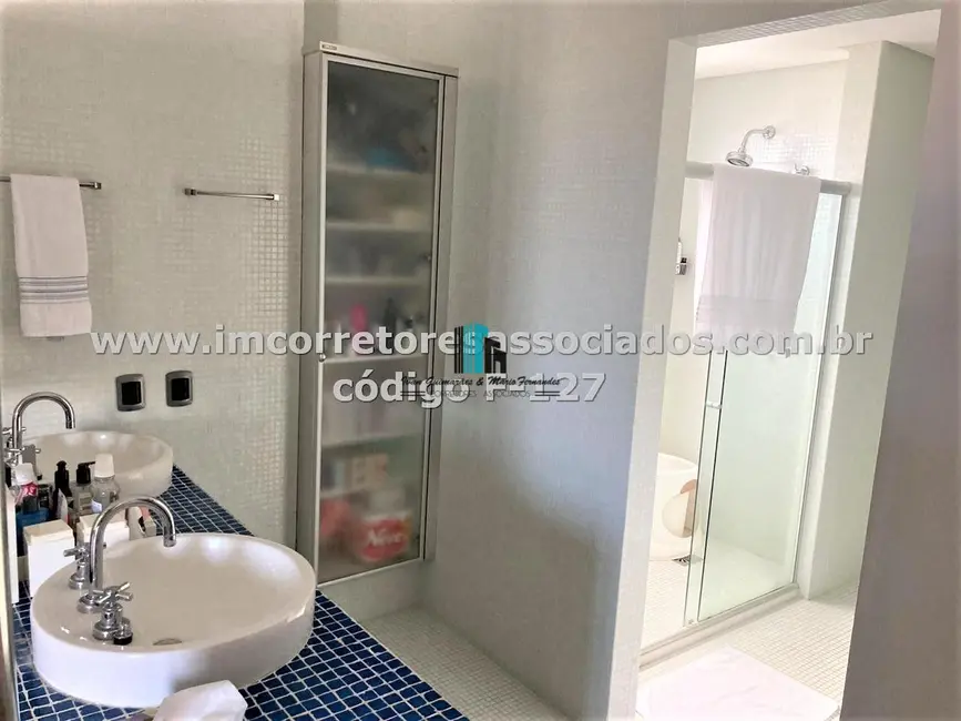 Apartamento com 3 quartos para alugar, 288m2 em Vitória, Salvador - BA - imagem 9 Foto 9 de Apartamento com 3 quartos para alugar, 288m2 em Vitória, Salvador - BA