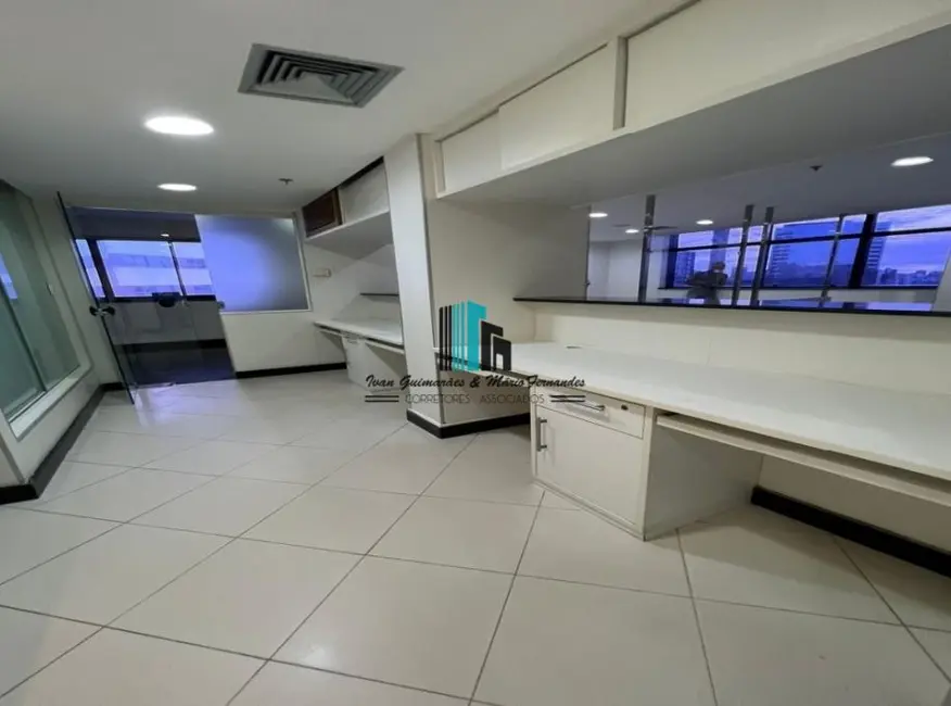 Sala Comercial para alugar, 340m2 em Itaigara, Salvador - BA - imagem 3 Foto 3 de Sala Comercial para alugar, 340m2 em Itaigara, Salvador - BA