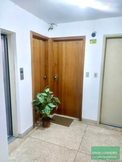 Apartamento com 2 quartos à venda, 74m2 em Laranjeiras, Rio De Janeiro - RJ - imagem 3 Foto 3 de Apartamento com 2 quartos à venda, 74m2 em Laranjeiras, Rio De Janeiro - RJ