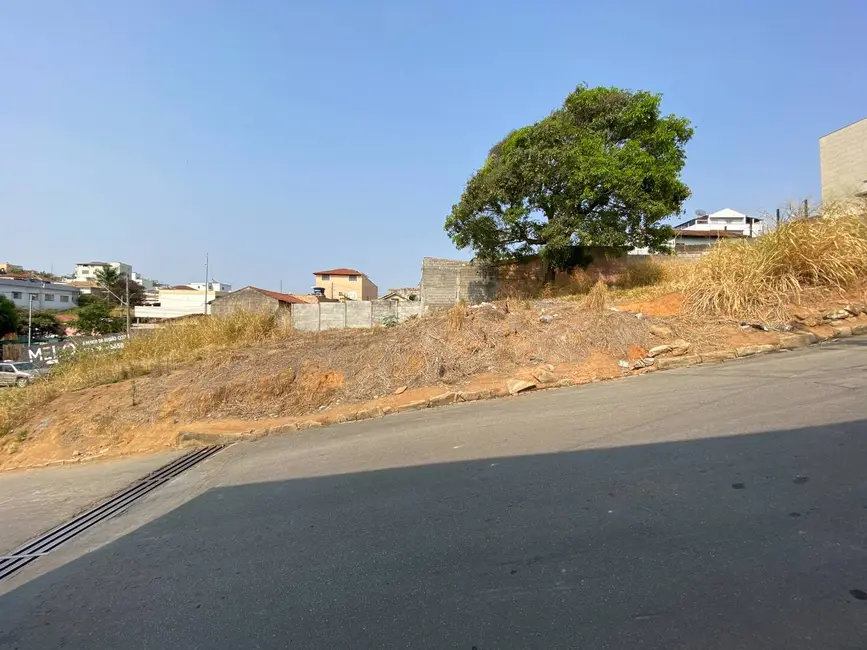 Foto 2 de Terreno / Lote à venda, 380m2 em Centro, Santo Antonio Do Monte - MG