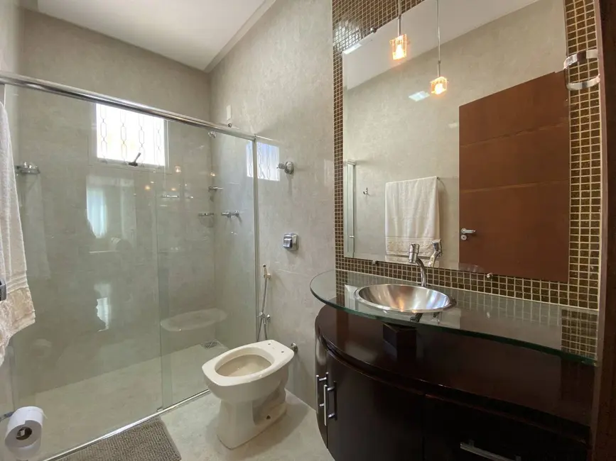 Casa à venda em Santo Antonio Do Monte - MG - imagem 5 Foto 5 de Casa à venda em Santo Antonio Do Monte - MG