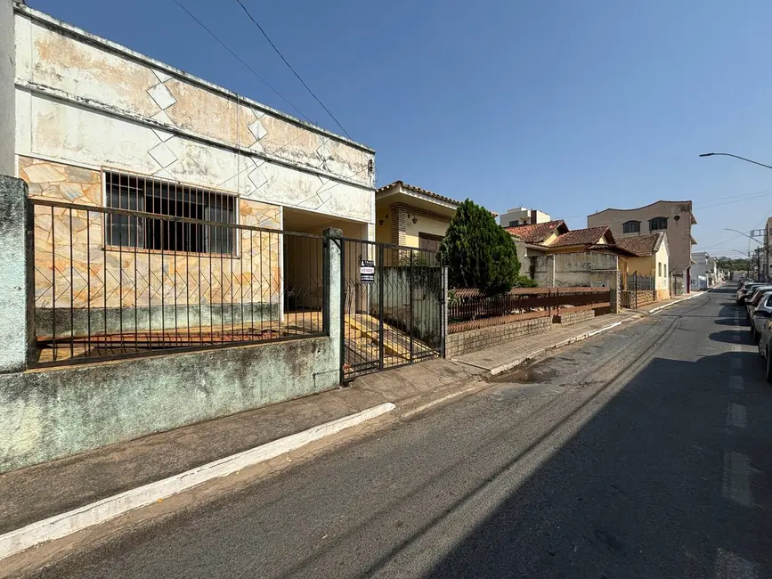 Casa à venda, 134m2 em Centro, Santo Antonio Do Monte - MG - imagem 4 Foto 4 de Casa à venda, 134m2 em Centro, Santo Antonio Do Monte - MG