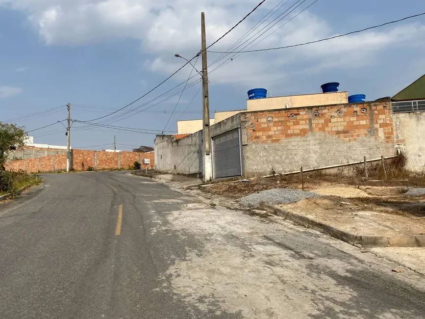 Foto 4 de Terreno / Lote à venda, 297m2 em Santo Antonio Do Monte - MG