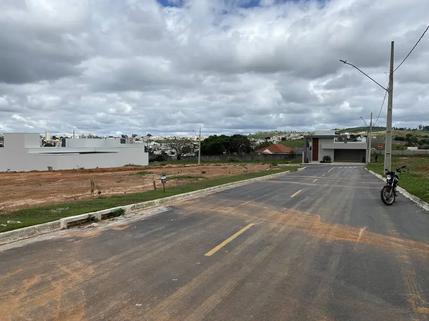 Foto 5 de Terreno / Lote à venda, 300m2 em Santo Antonio Do Monte - MG