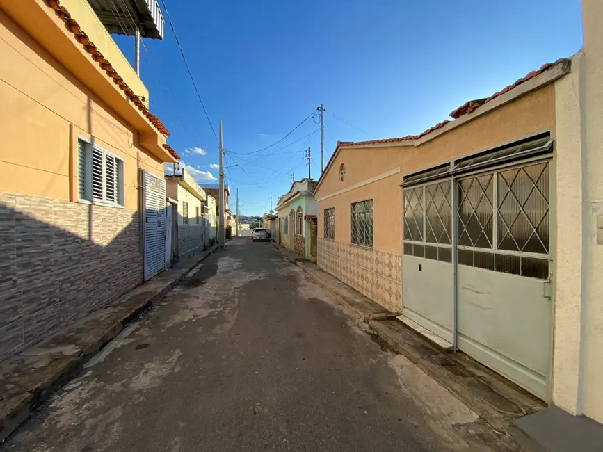 Casa à venda em Santo Antonio Do Monte - MG - imagem 9 Foto 9 de Casa à venda em Santo Antonio Do Monte - MG