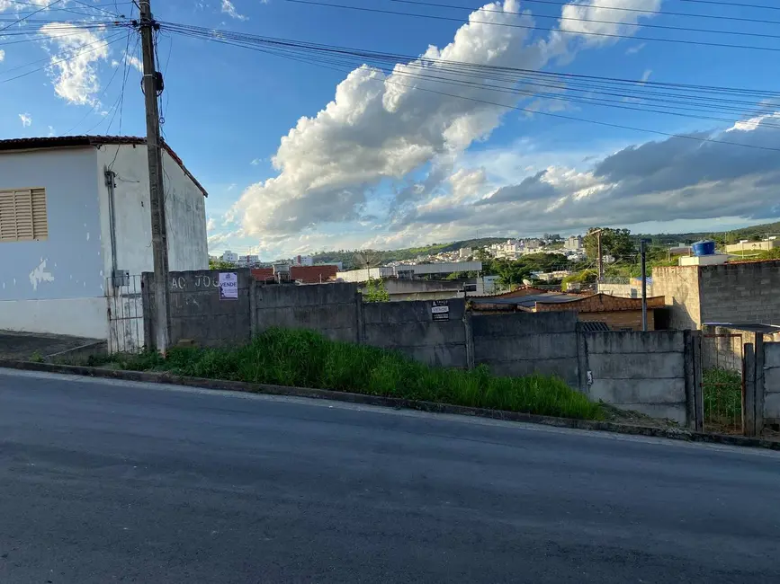 Foto 2 de Terreno / Lote à venda, 135m2 em Santo Antonio Do Monte - MG