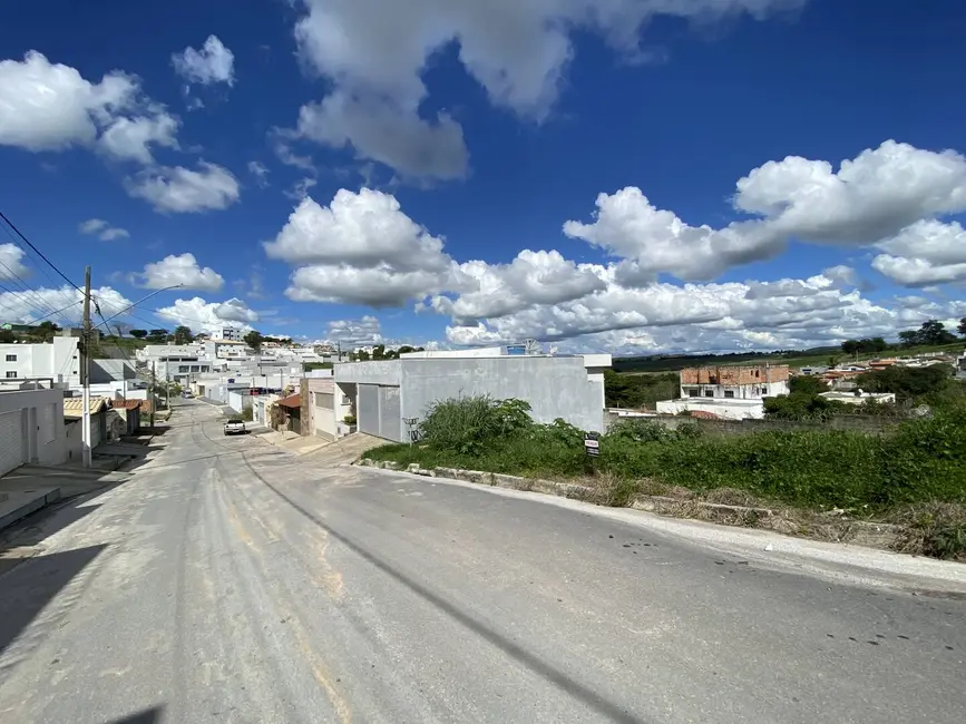 Terreno / Lote à venda, 150m2 em Santo Antonio Do Monte - MG - imagem 3 Foto 3 de Terreno / Lote à venda, 150m2 em Santo Antonio Do Monte - MG
