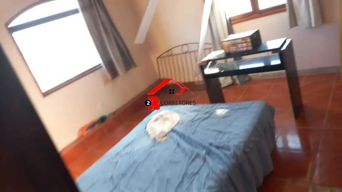 Foto 5 de Casa com 4 quartos à venda, 360m2 em Araruama - RJ