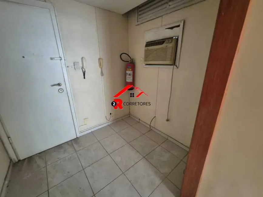 Kitnet com 1 quarto à venda, 37m2 em Rio De Janeiro - RJ - imagem 3 Foto 3 de Kitnet com 1 quarto à venda, 37m2 em Rio De Janeiro - RJ