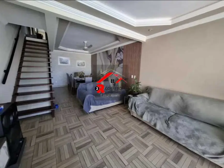 Foto 6 de Casa com 5 quartos à venda, 218m2 em Araruama - RJ