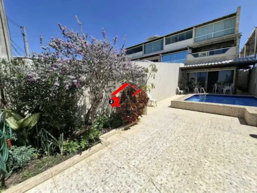 Foto 2 de Casa com 5 quartos à venda, 218m2 em Araruama - RJ