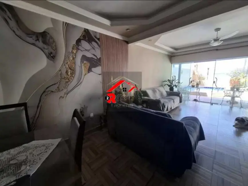 Foto 5 de Casa com 5 quartos à venda, 218m2 em Araruama - RJ