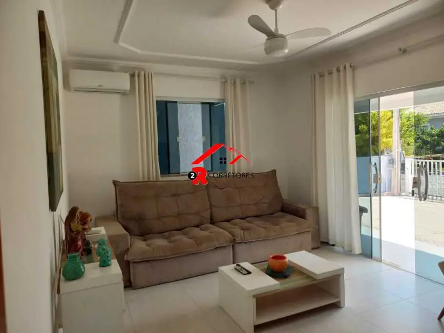 Foto 3 de Casa de Condomínio com 3 quartos à venda, 168m2 em Araruama - RJ