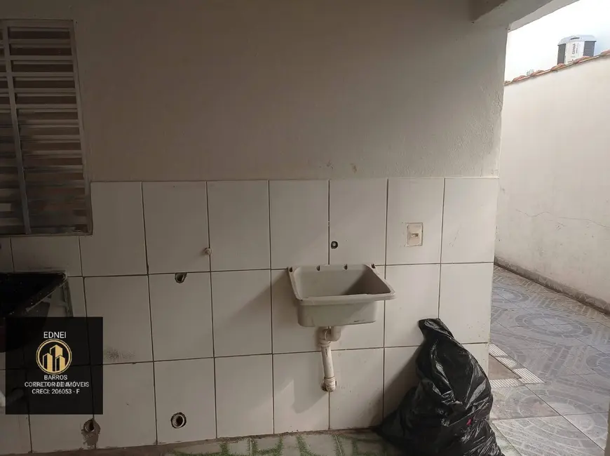 Foto 2 de Kitnet com 1 quarto à venda em Anhanguera, Praia Grande - SP
