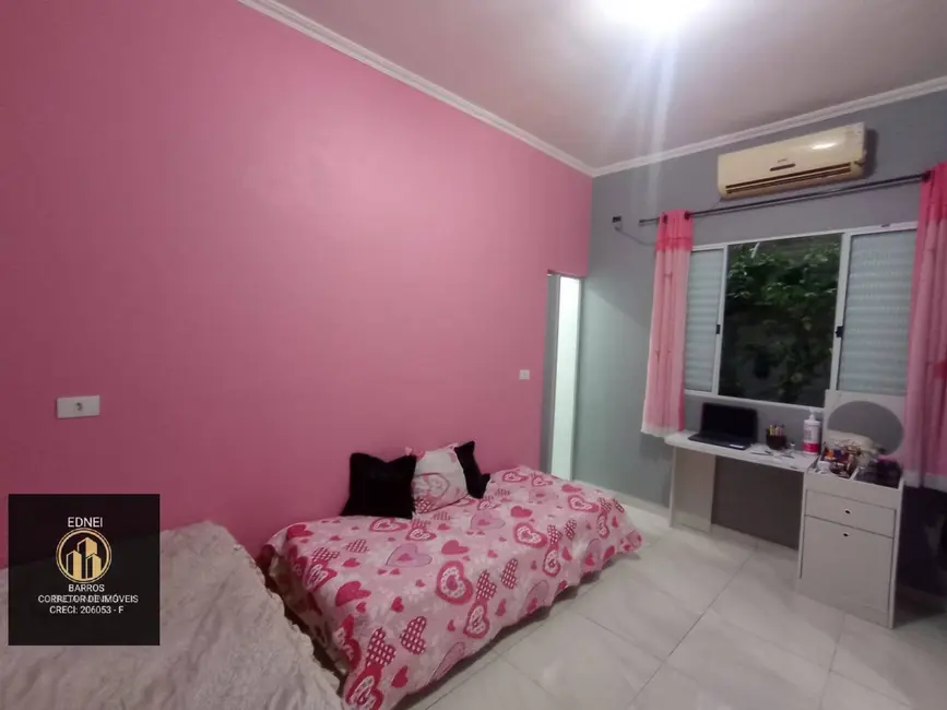 Casa com 3 quartos à venda, 90m2 em Jardim Rio Branco, Sao Vicente - SP - imagem 5 Foto 5 de Casa com 3 quartos à venda, 90m2 em Jardim Rio Branco, Sao Vicente - SP