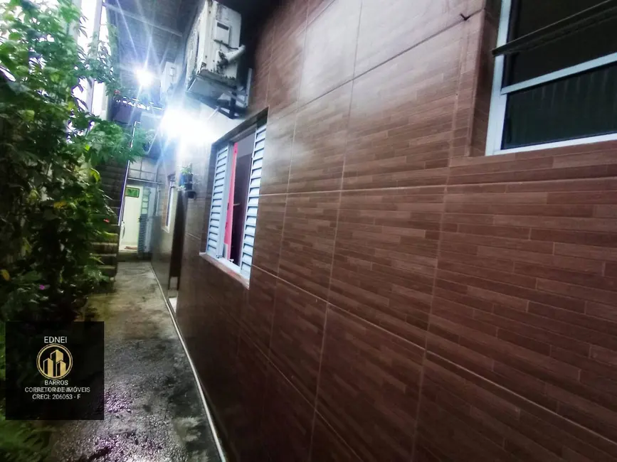 Casa com 3 quartos à venda, 90m2 em Jardim Rio Branco, Sao Vicente - SP - imagem 2 Foto 2 de Casa com 3 quartos à venda, 90m2 em Jardim Rio Branco, Sao Vicente - SP