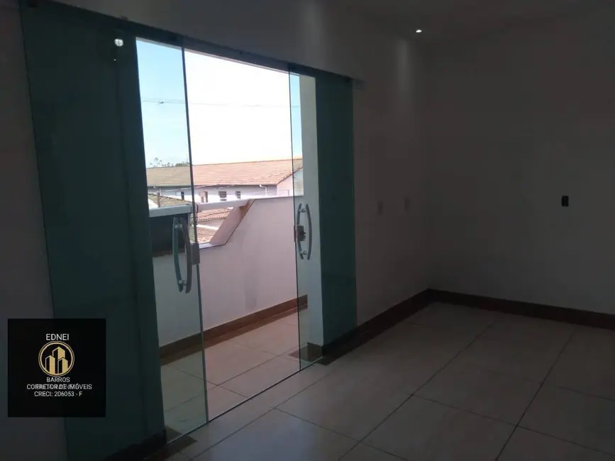 Foto 2 de Casa com 2 quartos à venda, 81m2 em Samambaia, Praia Grande - SP