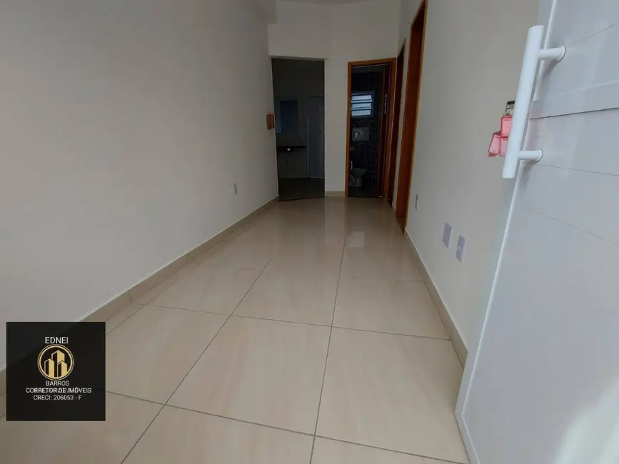 Foto 2 de Casa com 2 quartos à venda, 45m2 em Maracanã, Praia Grande - SP