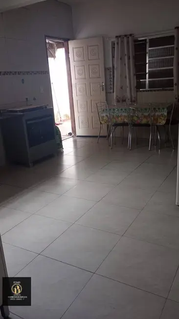 Foto 2 de Casa com 2 quartos à venda, 180m2 em Jardim Rio Branco, Sao Vicente - SP