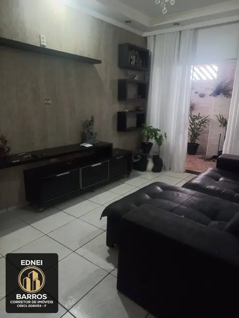 Casa com 2 quartos à venda, 57m2 em Jardim Rio Branco, Sao Vicente - SP - imagem 6 Foto 6 de Casa com 2 quartos à venda, 57m2 em Jardim Rio Branco, Sao Vicente - SP