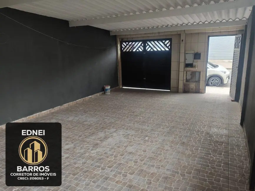 Foto 1 de Casa com 2 quartos à venda, 150m2 em Jardim Rio Branco, Sao Vicente - SP