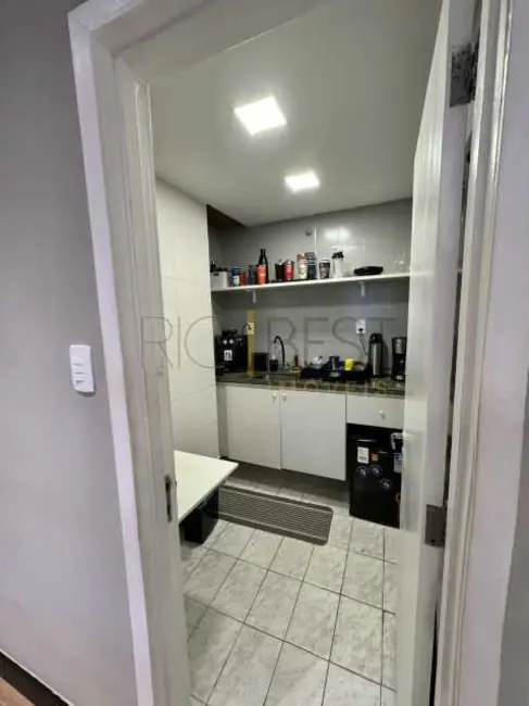 Sala Comercial à venda e para alugar, 140m2 em Rio De Janeiro - RJ - imagem 8 Foto 8 de Sala Comercial à venda e para alugar, 140m2 em Rio De Janeiro - RJ