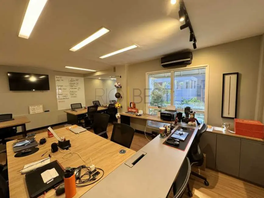 Sala Comercial à venda e para alugar, 140m2 em Rio De Janeiro - RJ - imagem 4 Foto 4 de Sala Comercial à venda e para alugar, 140m2 em Rio De Janeiro - RJ